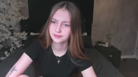 Snapshot of jessica_jensen chatting on June 21, 9:56 am Jessica Jensen online show from June 21, 9:56 am
