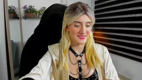 Snapshot of jessica_lisbon chatting on May 11, 9:01 pm Jessica online show from May 11, 9:01 pm