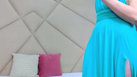 Snapshot of jessicagibson chatting on February 18, 9:44 pm Jessica online show from February 18, 9:44 pm