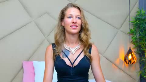 Snapshot of jessicagibson chatting on July 2, 9:54 pm Jessica online show from July 2, 9:54 pm