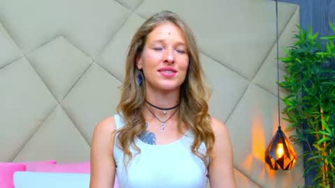 Snapshot of jessicagibson chatting on August 1, 9:35 pm Jessica online show from August 1, 9:35 pm