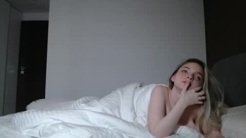 Snapshot of jessicahwinters chatting on April 24, 1:41 am Jessica online show from April 24, 1:41 am