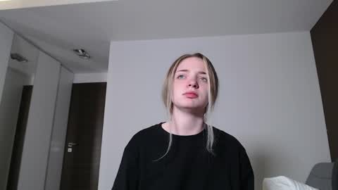 Snapshot of jessicahwinters chatting on June 1, 1:40 am Jessica online show from June 1, 1:40 am