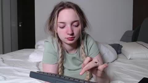 Snapshot of jessicahwinters chatting on June 2, 10:01 pm Jessica online show from June 2, 10:01 pm