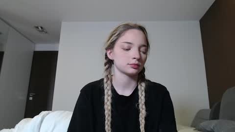 Snapshot of jessicahwinters chatting on June 4, 11:00 pm Jessica online show from June 4, 11:00 pm