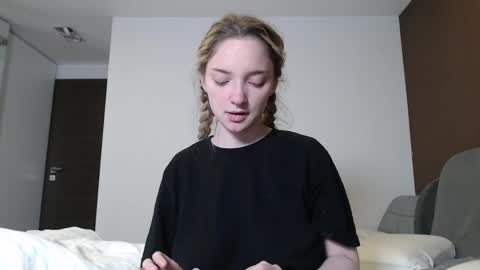 Snapshot of jessicahwinters chatting on June 6, 12:27 am Jessica online show from June 6, 12:27 am