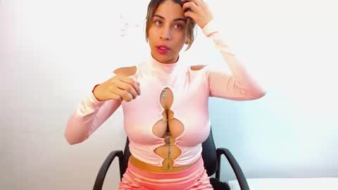 Snapshot of jessicarabbit4 chatting on February 10, 4:41 am jessicarabbit4 online show from February 10, 4:41 am