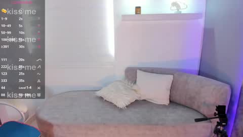 Snapshot of jessicawilliamsx_ chatting on June 6, 3:39 pm Jessisa online show from June 6, 3:39 pm