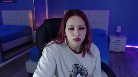 Snapshot of jessie_williams_01 chatting on December 18, 10:02 pm Your Sweet Angel online show from December 18, 10:02 pm