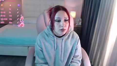 Snapshot of jessie_williams_01 chatting on December 19, 11:57 pm Your Sweet Angel online show from December 19, 11:57 pm