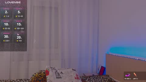 Snapshot of jessielines_1 chatting on February 13, 1:19 am jessie online show from February 13, 1:19 am