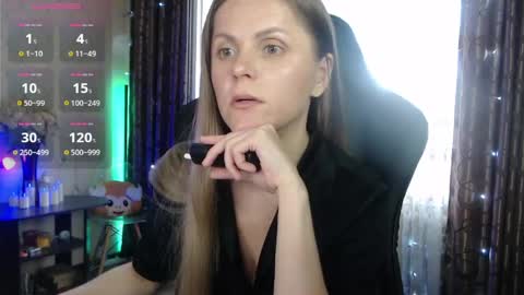 Snapshot of jessiemays chatting on May 3, 11:05 am Jess online show from May 3, 11:05 am