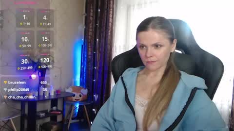 Snapshot of jessiemays chatting on May 18, 4:07 am Jess online show from May 18, 4:07 am