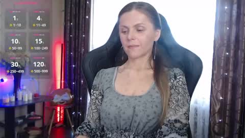 Snapshot of jessiemays chatting on May 27, 6:21 am Jess online show from May 27, 6:21 am