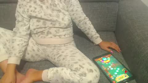 jessiestar3 online show from February 12, 12:05 am