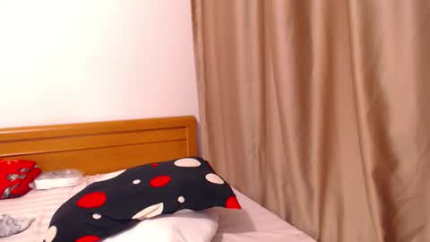 jessiestar3 online show from March 25, 3:45 am