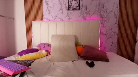 Snapshot of jessika_ortiz chatting on June 5, 6:52 am jessika online show from June 5, 6:52 am