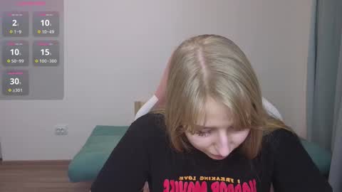 Snapshot of jessy_comely chatting on November 14, 1:21 pm Jessy online show from November 14, 1:21 pm