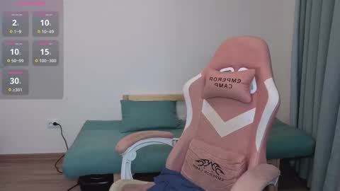 Snapshot of jessy_comely chatting on December 22, 10:01 am Jessy online show from December 22, 10:01 am