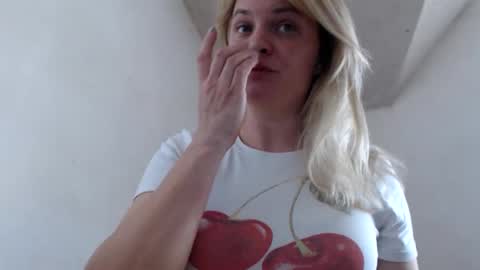 jessyangels online show from April 7, 8:26 am