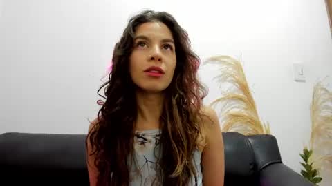 Snapshot of jessye_golden chatting on June 18, 6:01 pm jessye_golden online show from June 18, 6:01 pm