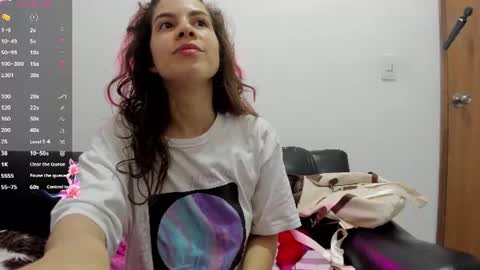 Snapshot of jessye_golden chatting on July 2, 7:09 pm jessye_golden online show from July 2, 7:09 pm