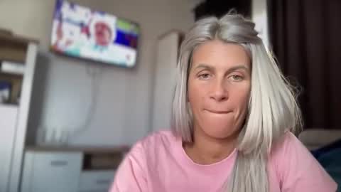 Snapshot of jessye_vega chatting on October 5, 10:13 am Jessye online show from October 5, 10:13 am