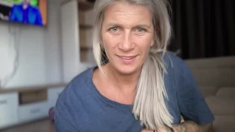 Snapshot of jessye_vega chatting on October 11, 11:42 am Jessye online show from October 11, 11:42 am