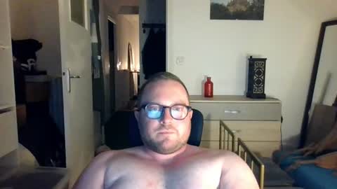 jeuneloup92 online show from July 17, 12:17 am