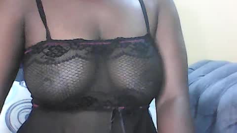 Snapshot of jewel_18 chatting on August 7, 10:06 am jewel_18 online show from August 7, 10:06 am