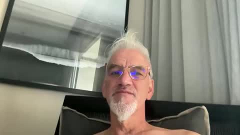 jewlronny online show from April 5, 11:29 am