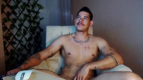 Snapshot of jffer_slhom chatting on May 10, 10:26 pm jffer_slhom online show from May 10, 10:26 pm
