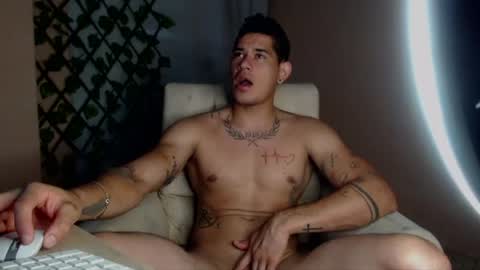 Snapshot of jffer_slhom chatting on May 18, 10:15 pm jffer_slhom online show from May 18, 10:15 pm