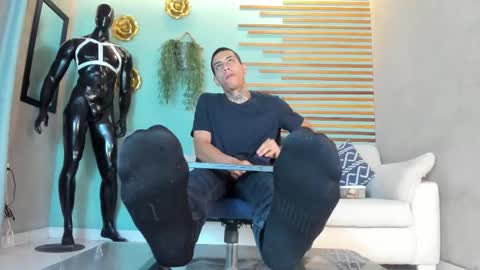 Snapshot of jharol_cardona chatting on February 13, 1:18 pm Jharol online show from February 13, 1:18 pm