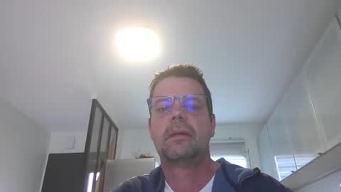 Snapshot of jhmec44000 chatting on April 2, 7:28 am jhmec44000 online show from April 2, 7:28 am