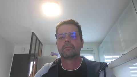 Snapshot of jhmec44000 chatting on April 3, 9:51 am jhmec44000 online show from April 3, 9:51 am