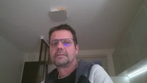 Snapshot of jhmec44000 chatting on April 3, 10:52 pm jhmec44000 online show from April 3, 10:52 pm