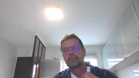 Snapshot of jhmec44000 chatting on April 21, 7:03 am jhmec44000 online show from April 21, 7:03 am