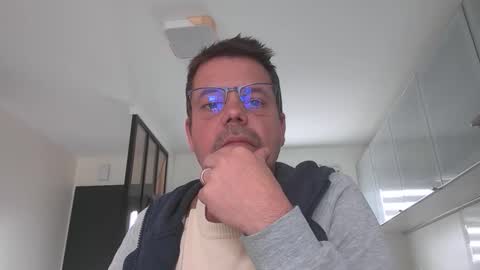 Snapshot of jhmec44000 chatting on May 7, 12:21 pm jhmec44000 online show from May 7, 12:21 pm