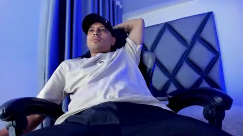 Snapshot of jhon_martinez_ chatting on July 2, 2:45 pm Jhon online show from July 2, 2:45 pm