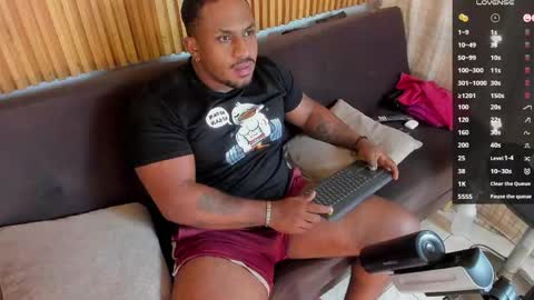 Snapshot of jhonblacke0101 chatting on May 16, 9:13 pm jhon online show from May 16, 9:13 pm