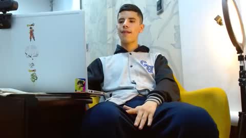 jhon online show from November 8, 8:47 am