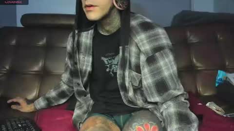 Snapshot of jhonny_ackerman chatting on July 16, 9:37 am jhonny_ackerman online show from July 16, 9:37 am
