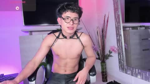 Snapshot of jhonny_blake_ chatting on May 20, 8:59 pm JHONNATHAN online show from May 20, 8:59 pm