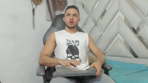 Snapshot of jhonny_flames7 chatting on December 16, 10:50 am jhonny online show from December 16, 10:50 am