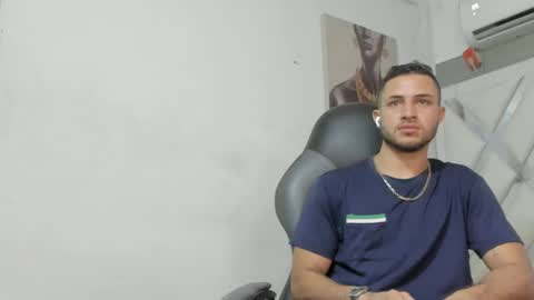 Snapshot of jhonny_flames7 chatting on December 18, 3:37 am jhonny online show from December 18, 3:37 am