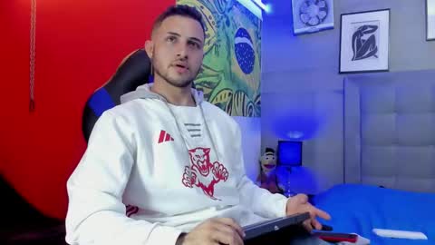 Snapshot of jhonny_flames7 chatting on February 21, 8:10 pm jhonny online show from February 21, 8:10 pm