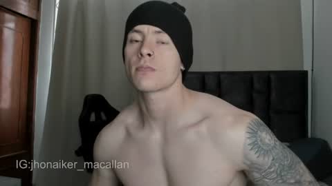 Snapshot of jhonny_macallan chatting on July 1, 7:35 pm Jhonaiker online show from July 1, 7:35 pm