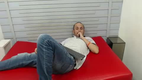 Snapshot of jhontorres018 chatting on February 27, 12:43 am jhontorres018 online show from February 27, 12:43 am