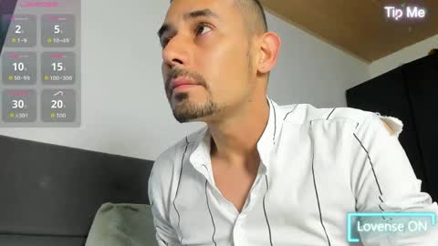 Snapshot of jhonyalzate chatting on April 28, 2:10 am Jhony Alzate online show from April 28, 2:10 am